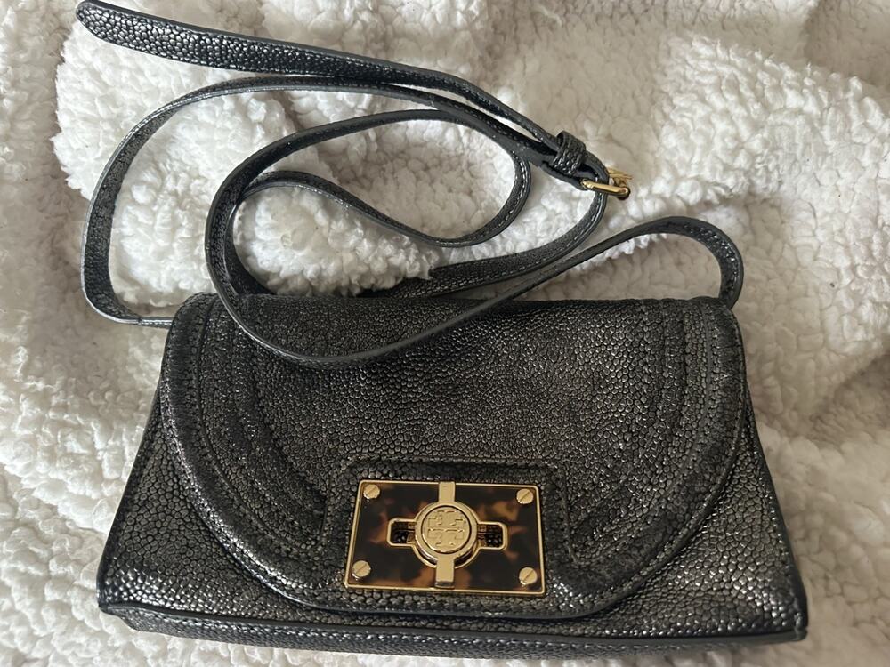 TORY BURCH TORTOISE STINGRAY LEATHER LOGO CLUTCH CROSSBODY PURSE CLEAN